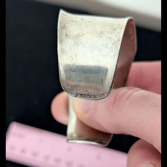 Estate J AIKEN V Green Native American MALACHITE Sterling Silver Bracelet - Picture 5 of 5